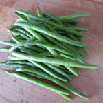 haricots verts sköljda skärbräda