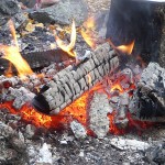 grillad korv ute eld